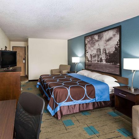 Super 8 By Wyndham Urbandale/Des Moines Area Motel Exterior photo