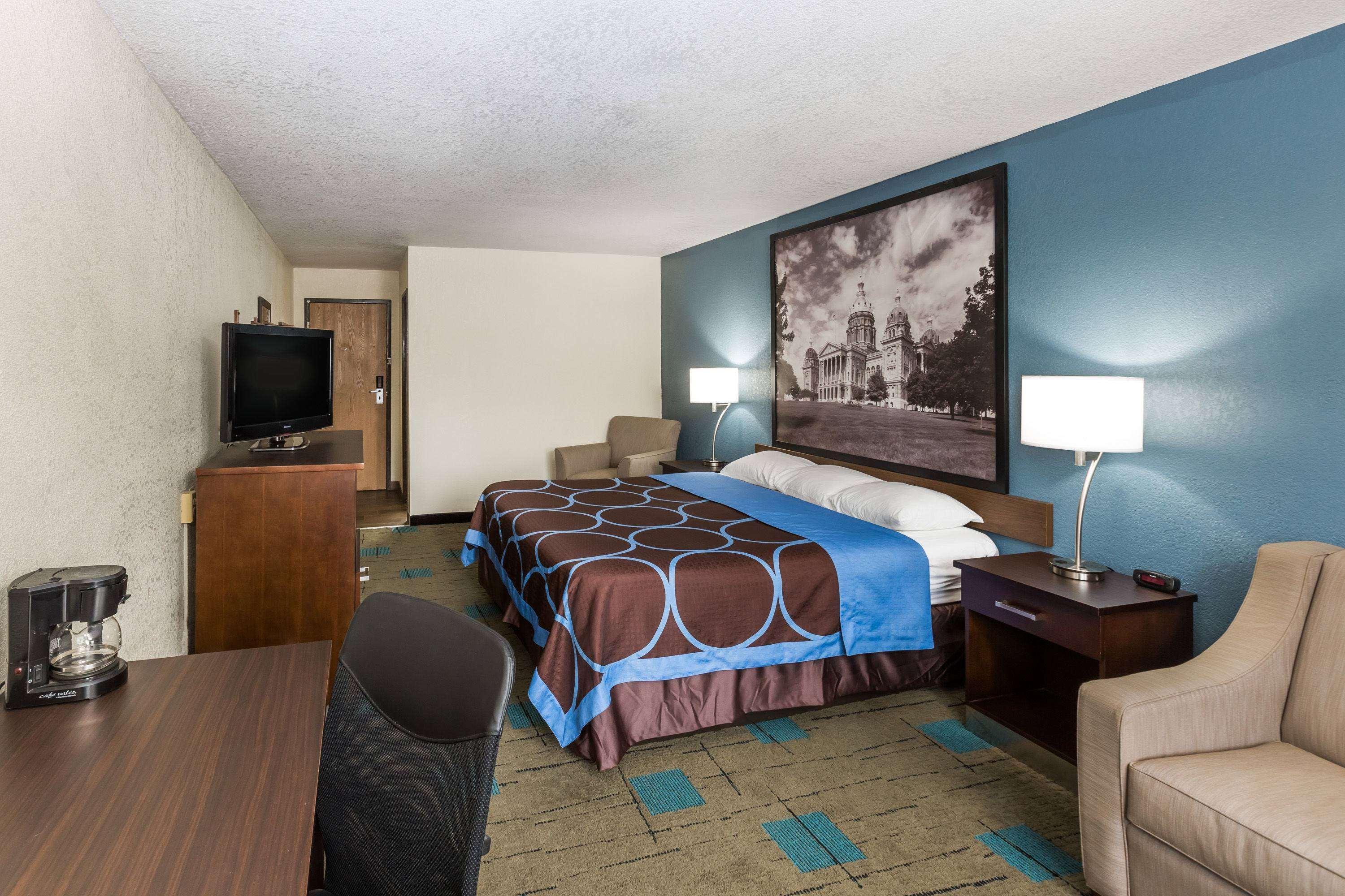 Super 8 By Wyndham Urbandale/Des Moines Area Motel Exterior photo