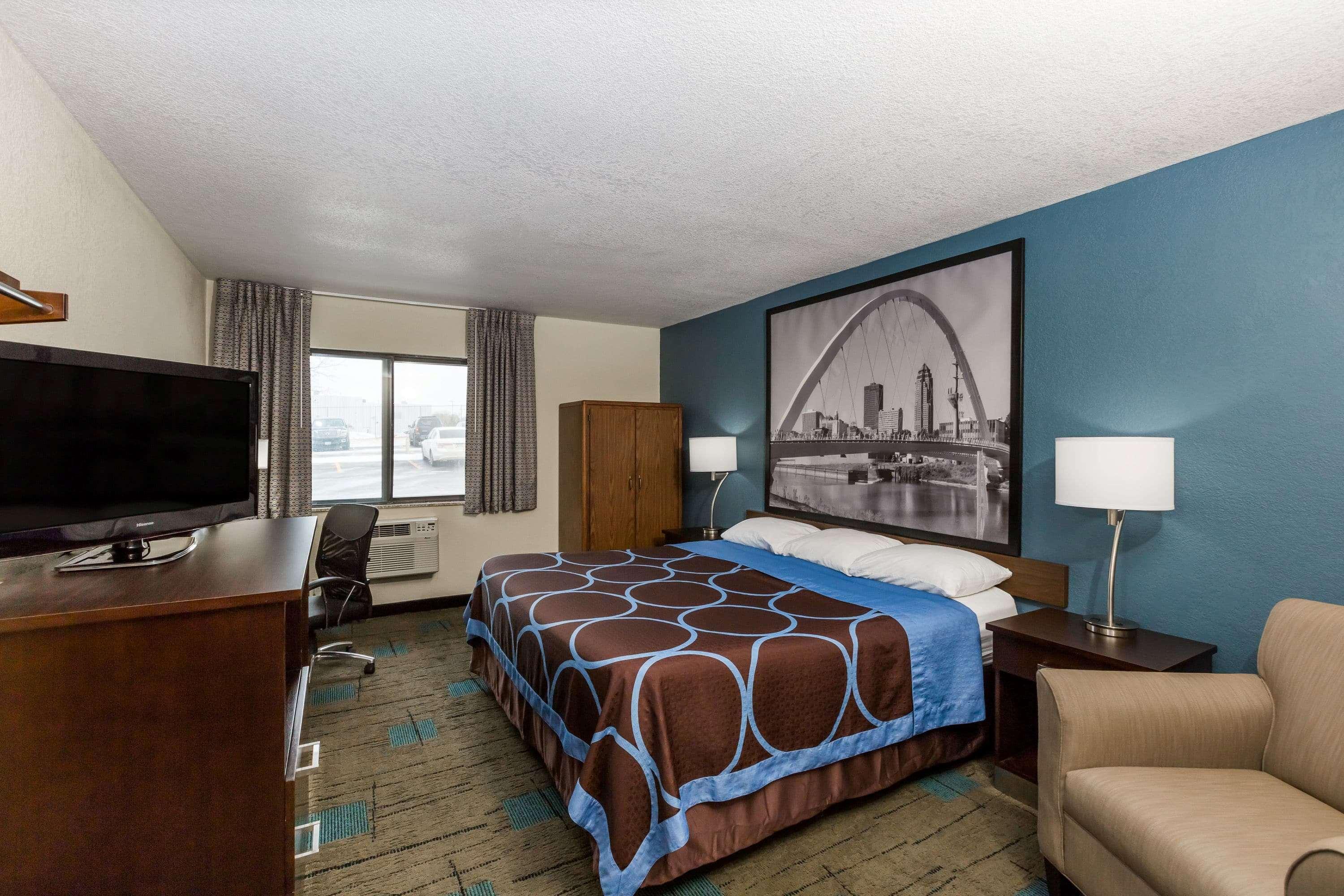 Super 8 By Wyndham Urbandale/Des Moines Area Motel Exterior photo