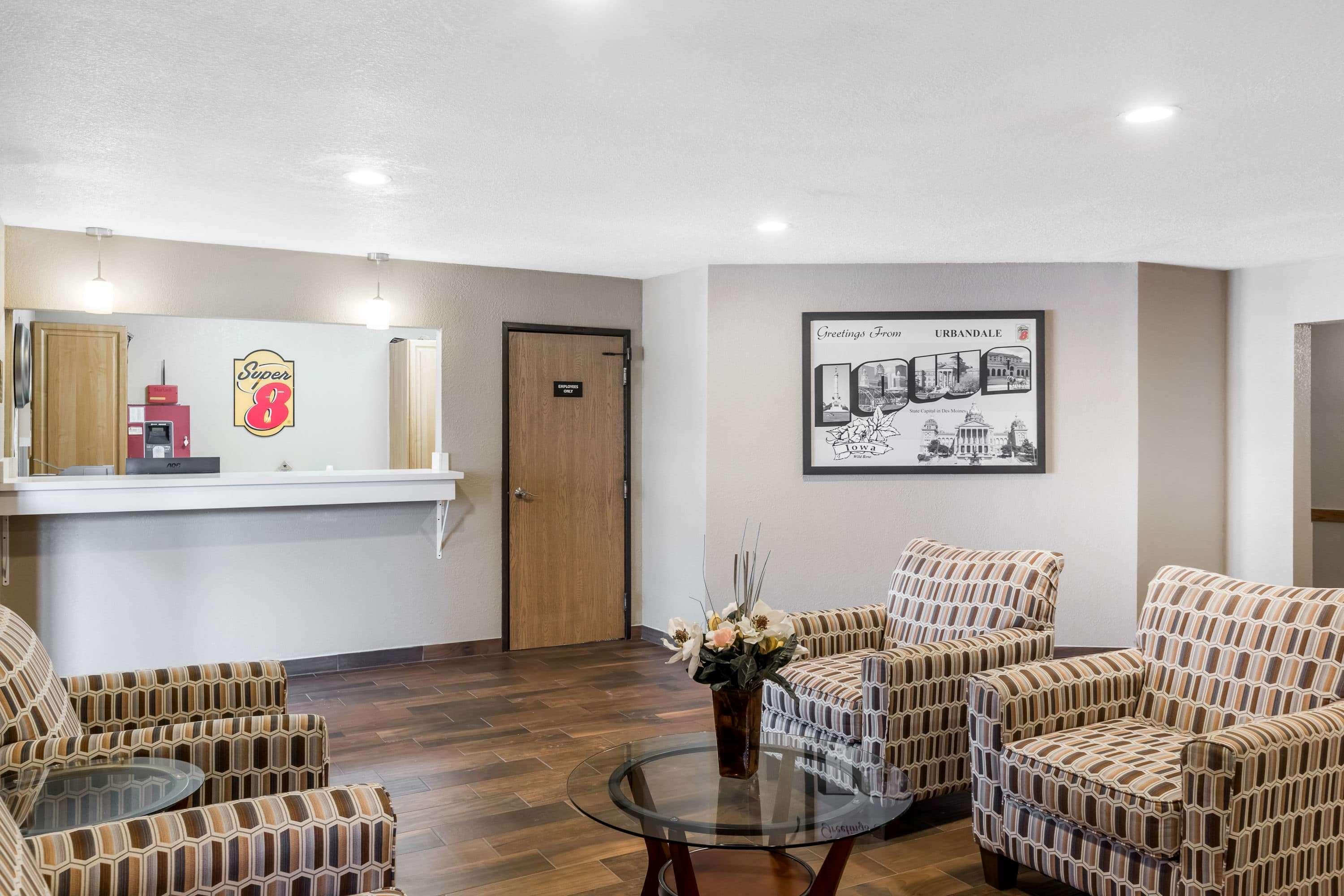 Super 8 By Wyndham Urbandale/Des Moines Area Motel Exterior photo