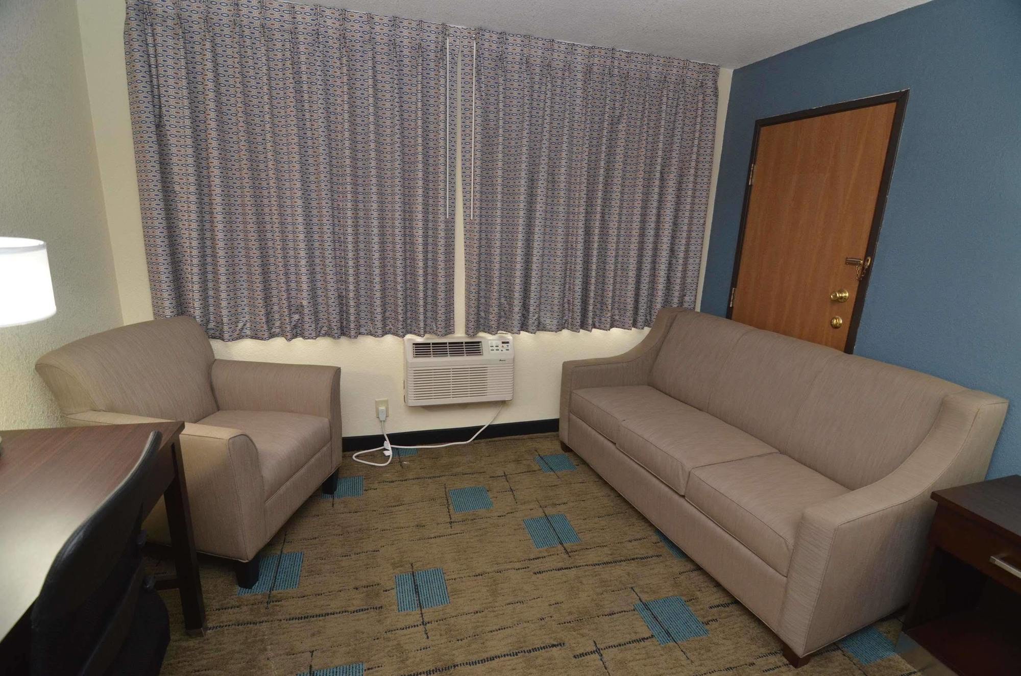 Super 8 By Wyndham Urbandale/Des Moines Area Motel Exterior photo