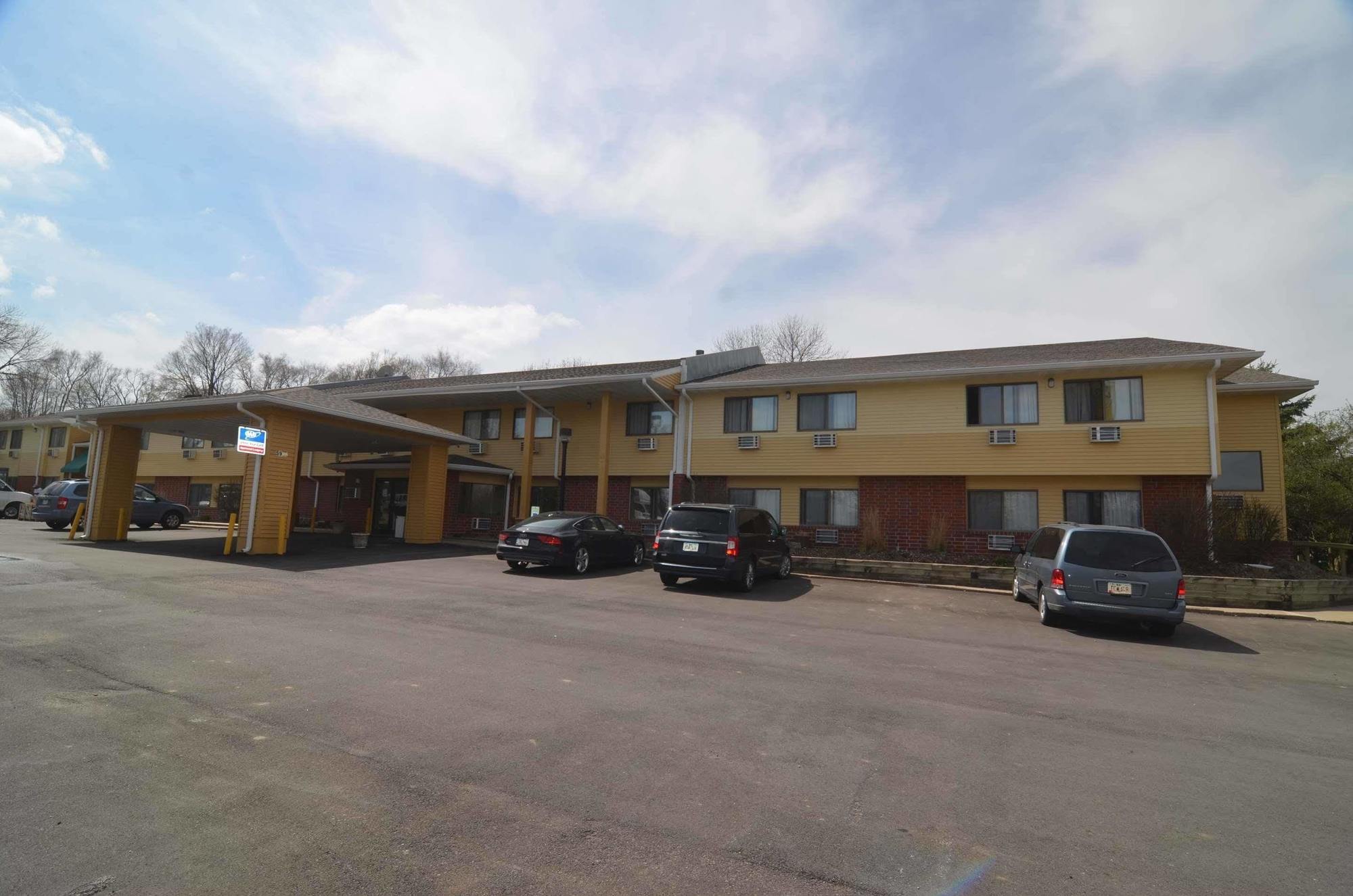 Super 8 By Wyndham Urbandale/Des Moines Area Motel Exterior photo